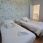 D'hotes & - Domaine Les Sources Bed and Breakfast Portbail