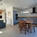 D'hotes & - Domaine Les Sources Bed and Breakfast 3*