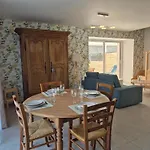 D'hotes & - Domaine Les Sources Bed and Breakfast Portbail